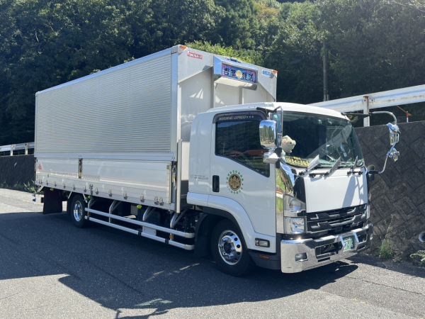 4tウイングボディ車