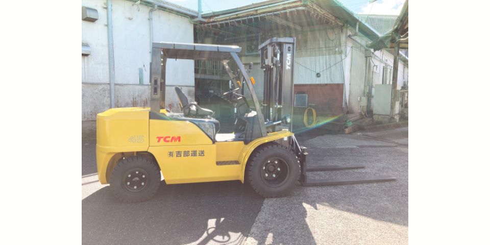 特殊なフォークリフトが来ました！