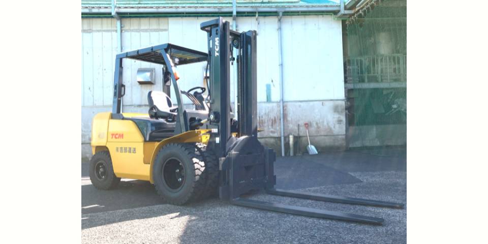 特殊なフォークリフトが来ました!
